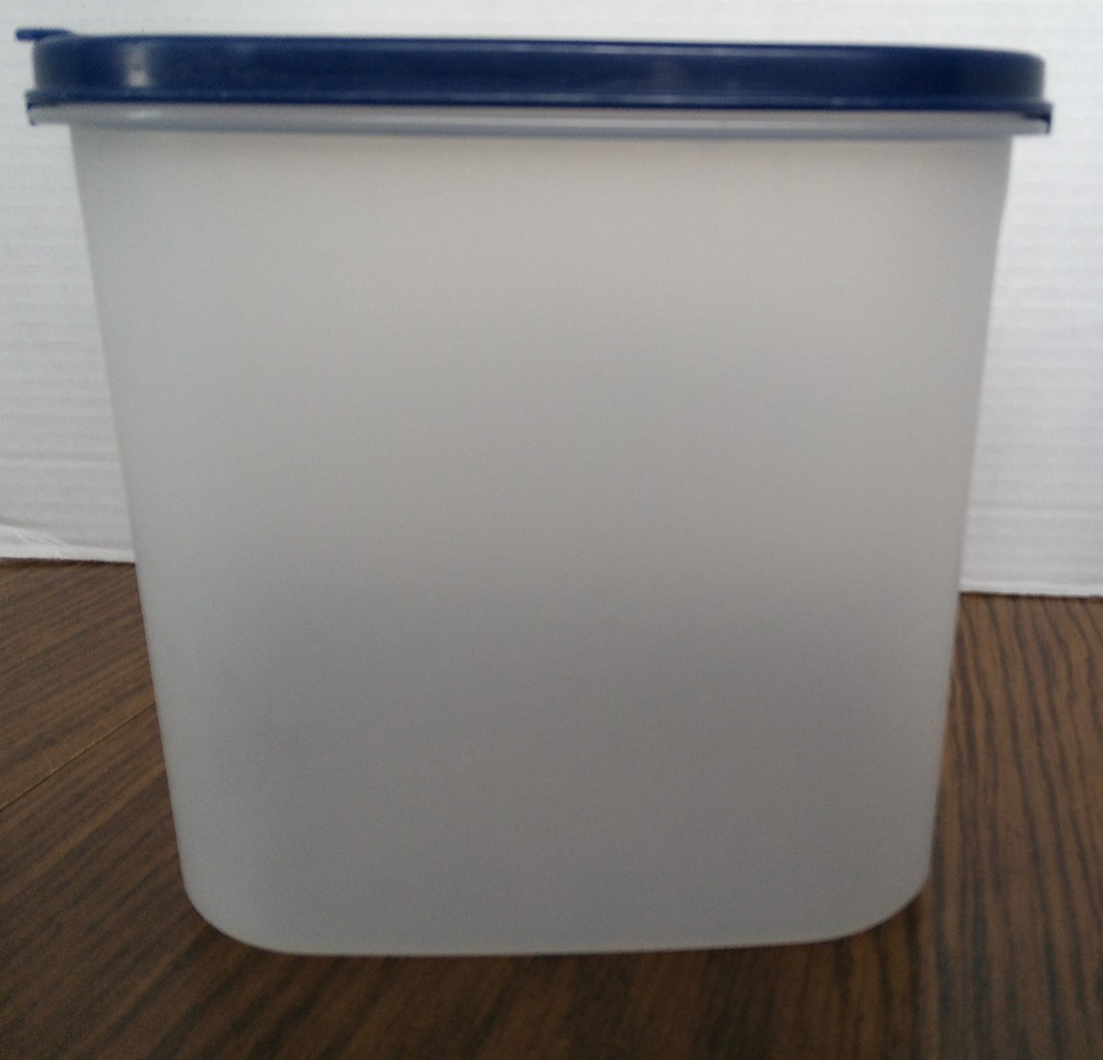 Tupperware 1.7 Litre Clear Container With Blue Flip Top Lid 1613-22